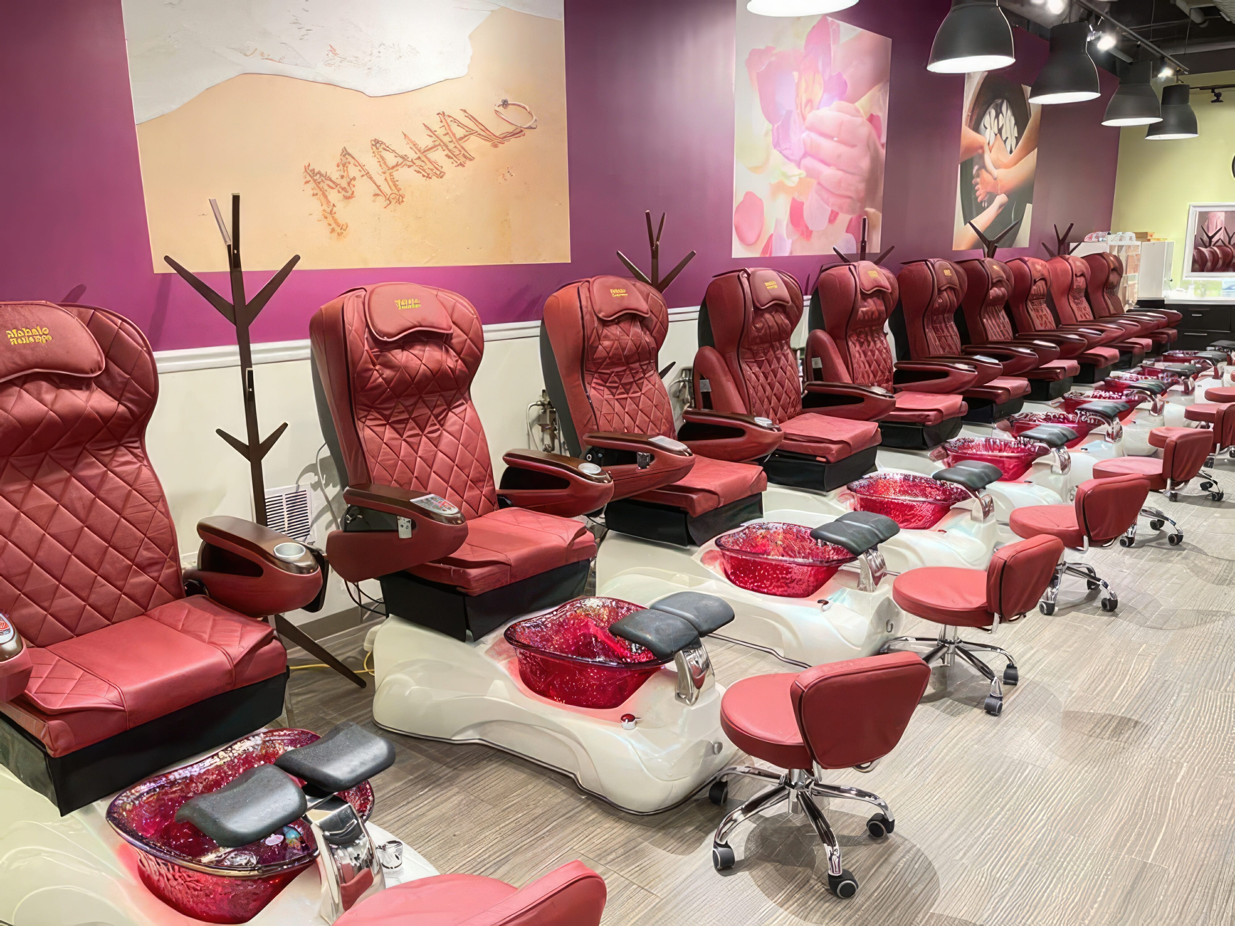 Mahalo Nails Spa interior
